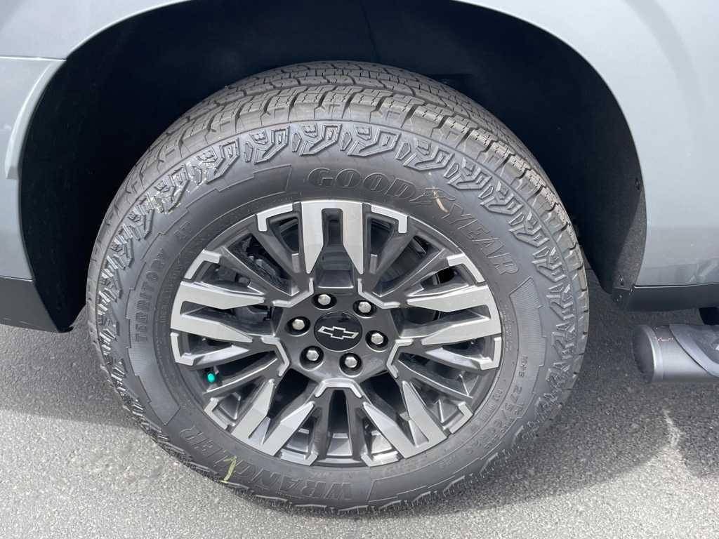 new 2025 Chevrolet Suburban car, priced at $75,090