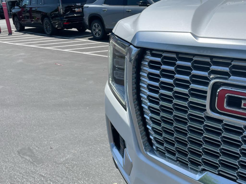 used 2023 GMC Yukon XL car, priced at $65,400