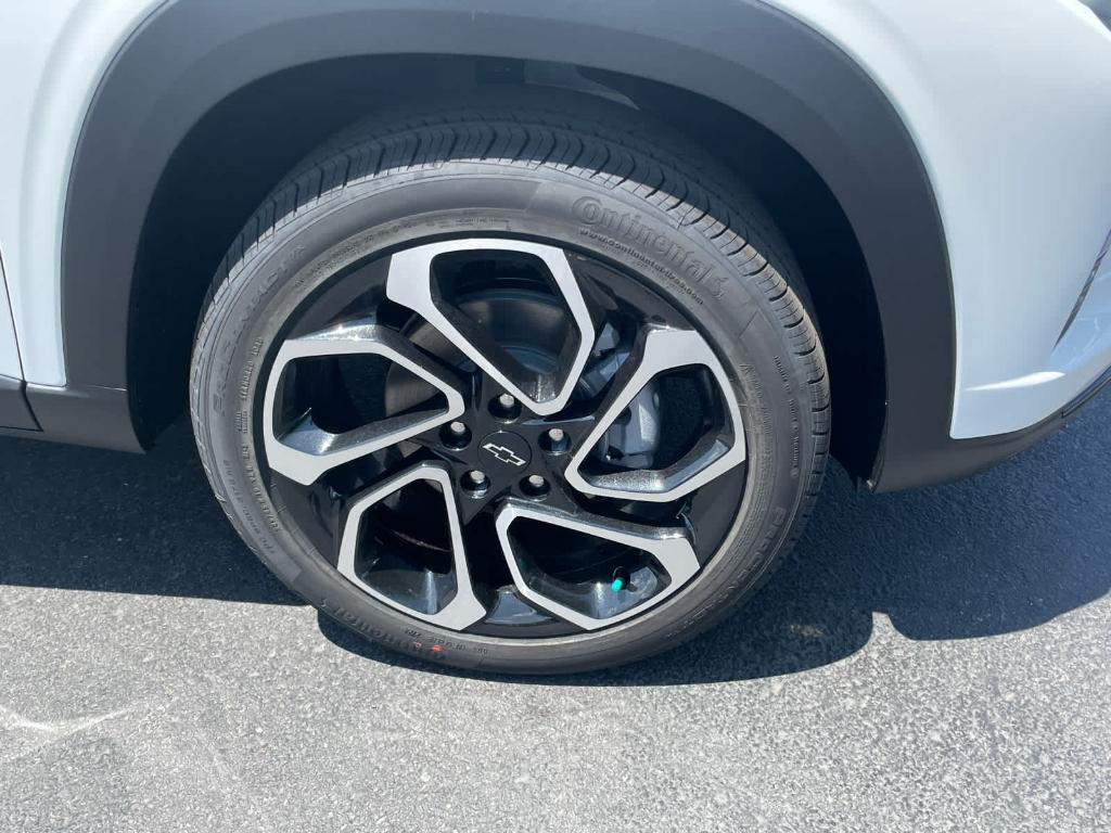 new 2025 Chevrolet Trax car, priced at $25,440
