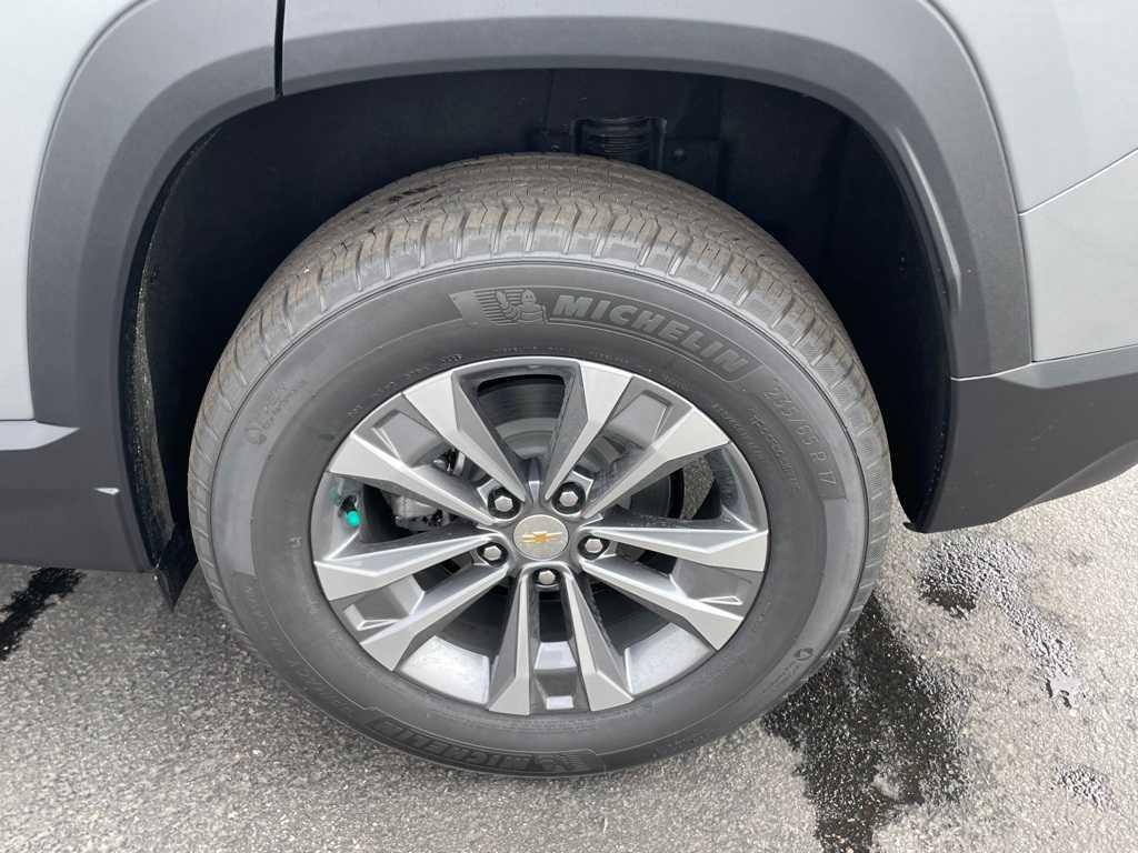 new 2025 Chevrolet Equinox car, priced at $31,740
