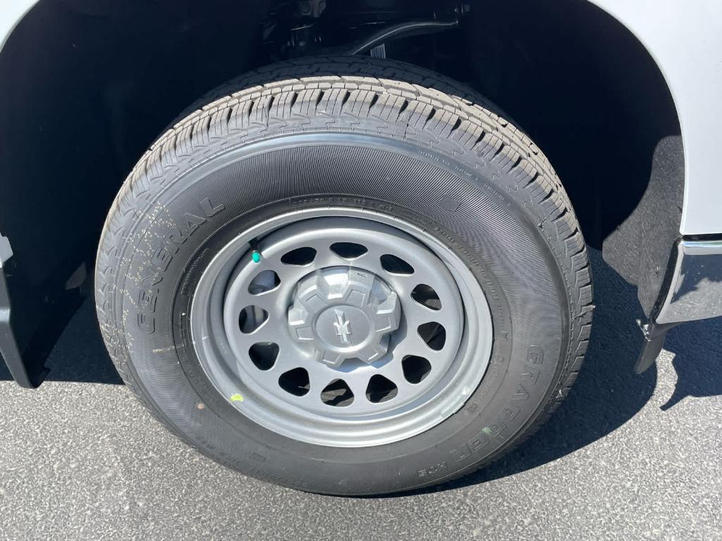 new 2026 Chevrolet Silverado 1500 car, priced at $32,900