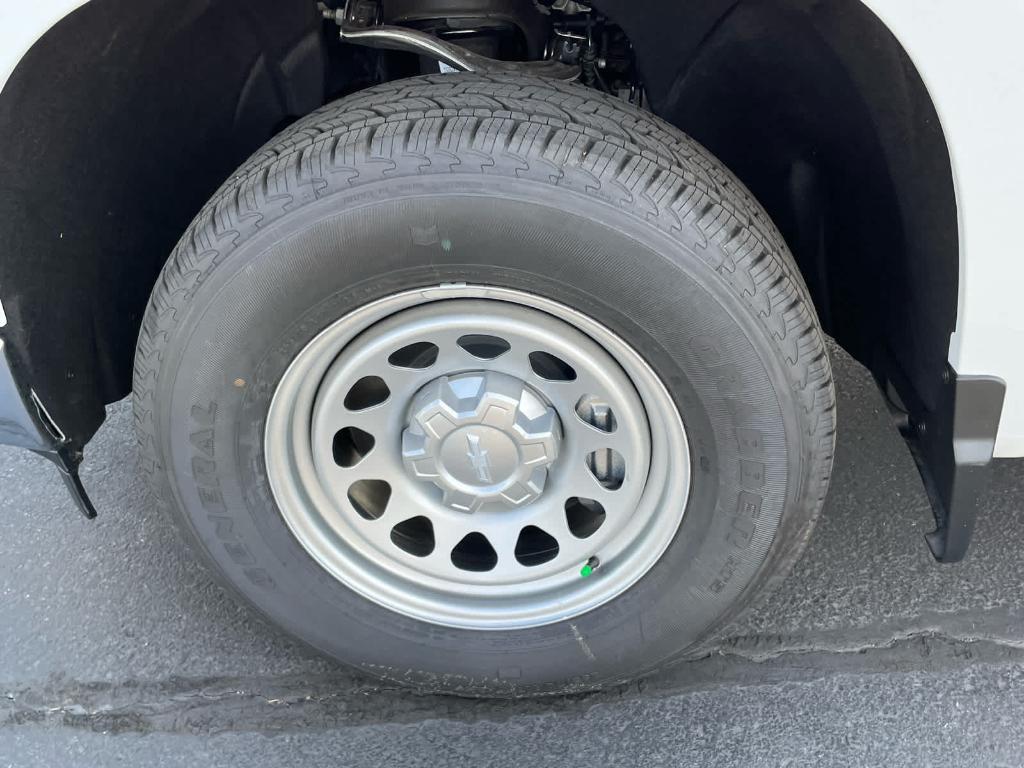 new 2026 Chevrolet Silverado 1500 car, priced at $32,900