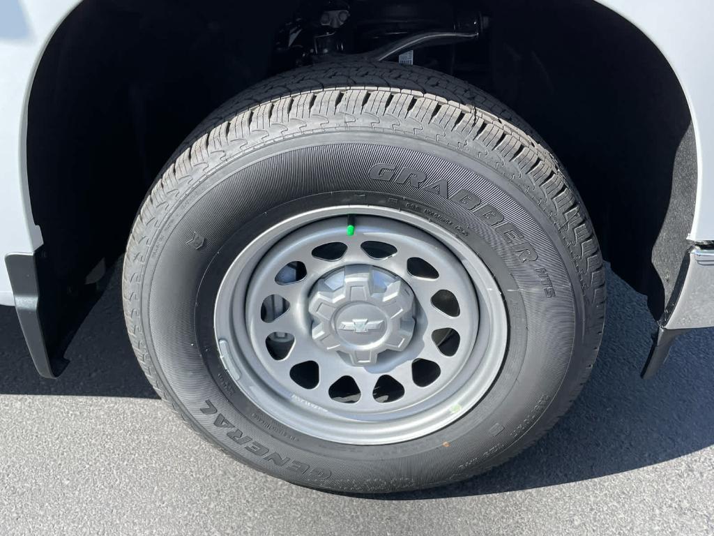 new 2026 Chevrolet Silverado 1500 car, priced at $32,900