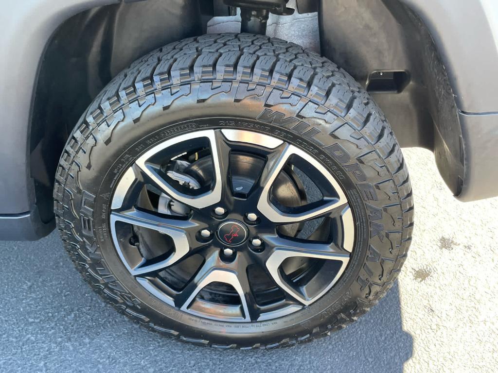 used 2025 Jeep Compass car, priced at $27,904