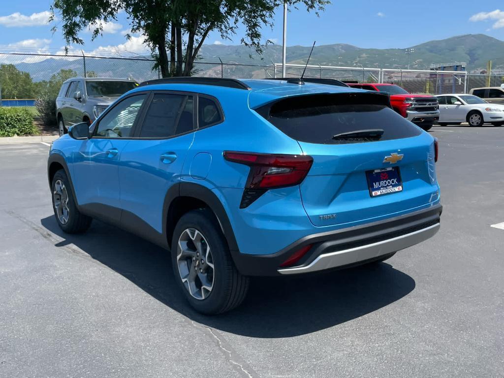 new 2025 Chevrolet Trax car, priced at $24,785