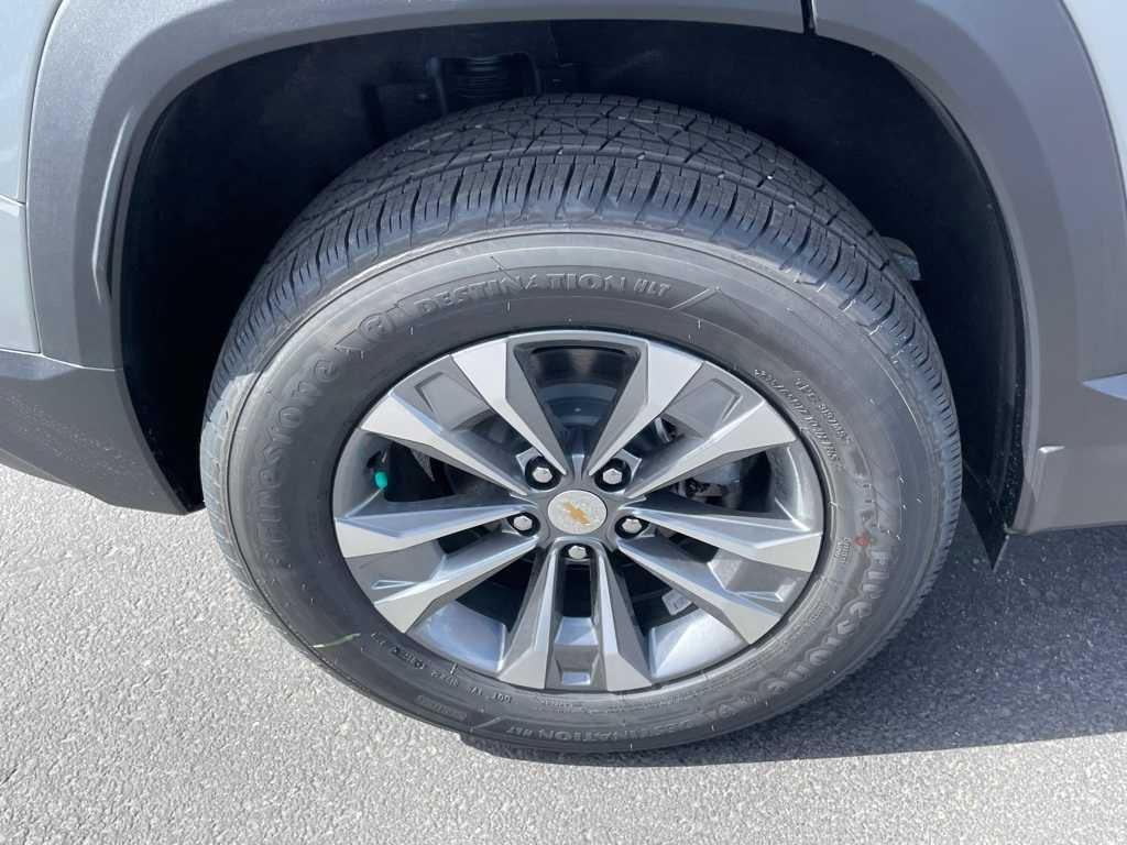 new 2025 Chevrolet Equinox car, priced at $31,645