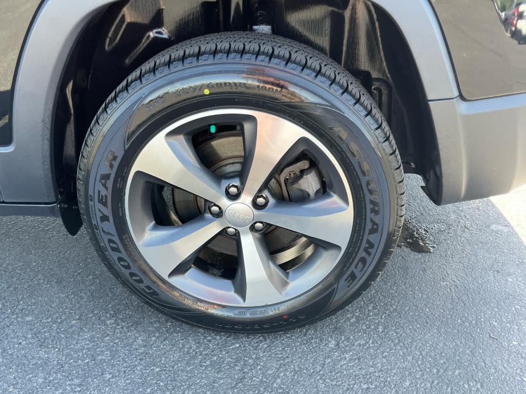 used 2020 Jeep Cherokee car, priced at $19,900