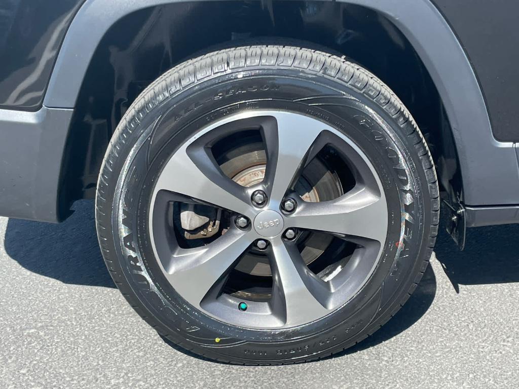 used 2020 Jeep Cherokee car, priced at $19,900