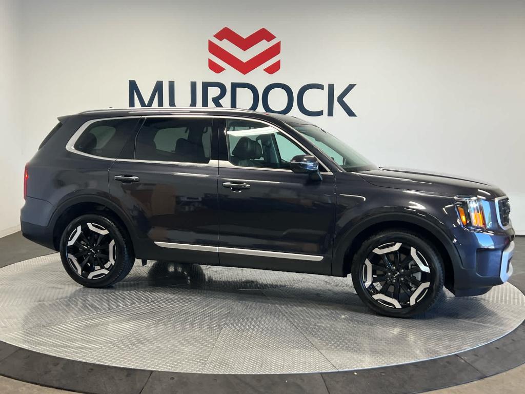used 2025 Kia Telluride car, priced at $41,822