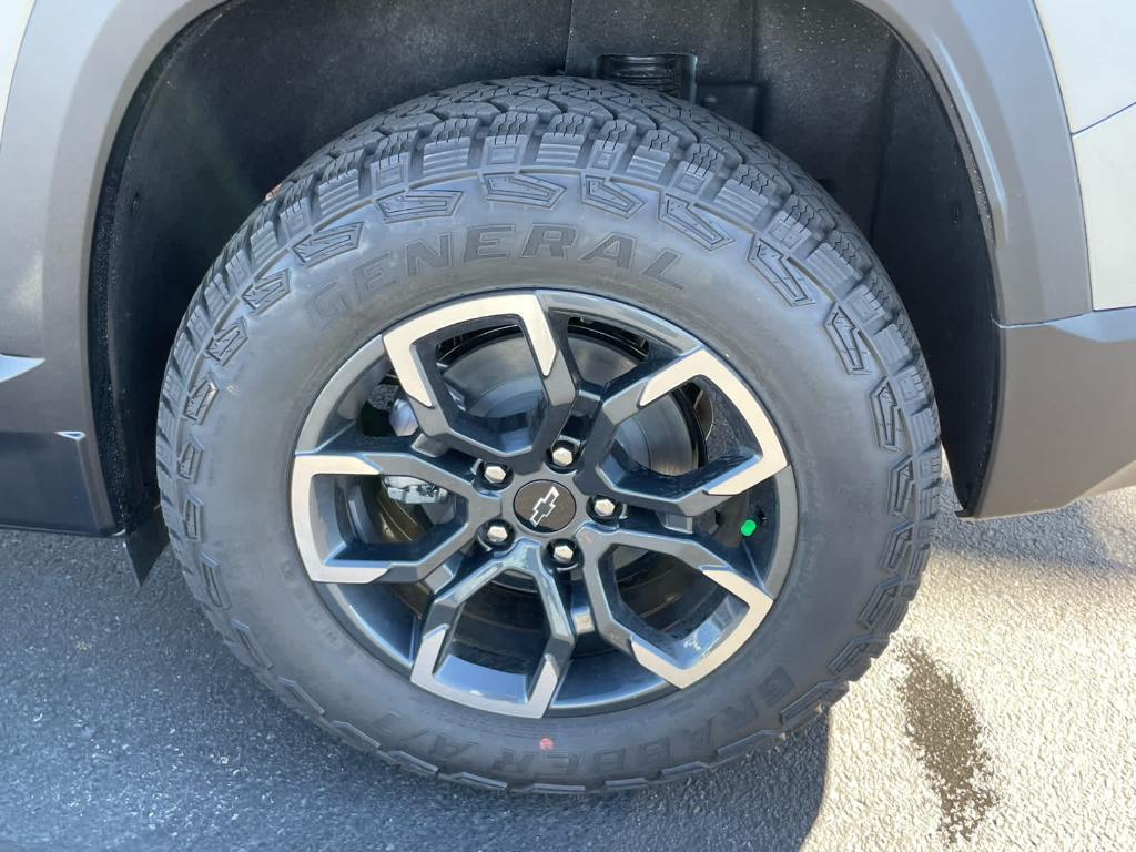 new 2026 Chevrolet Equinox car, priced at $37,095