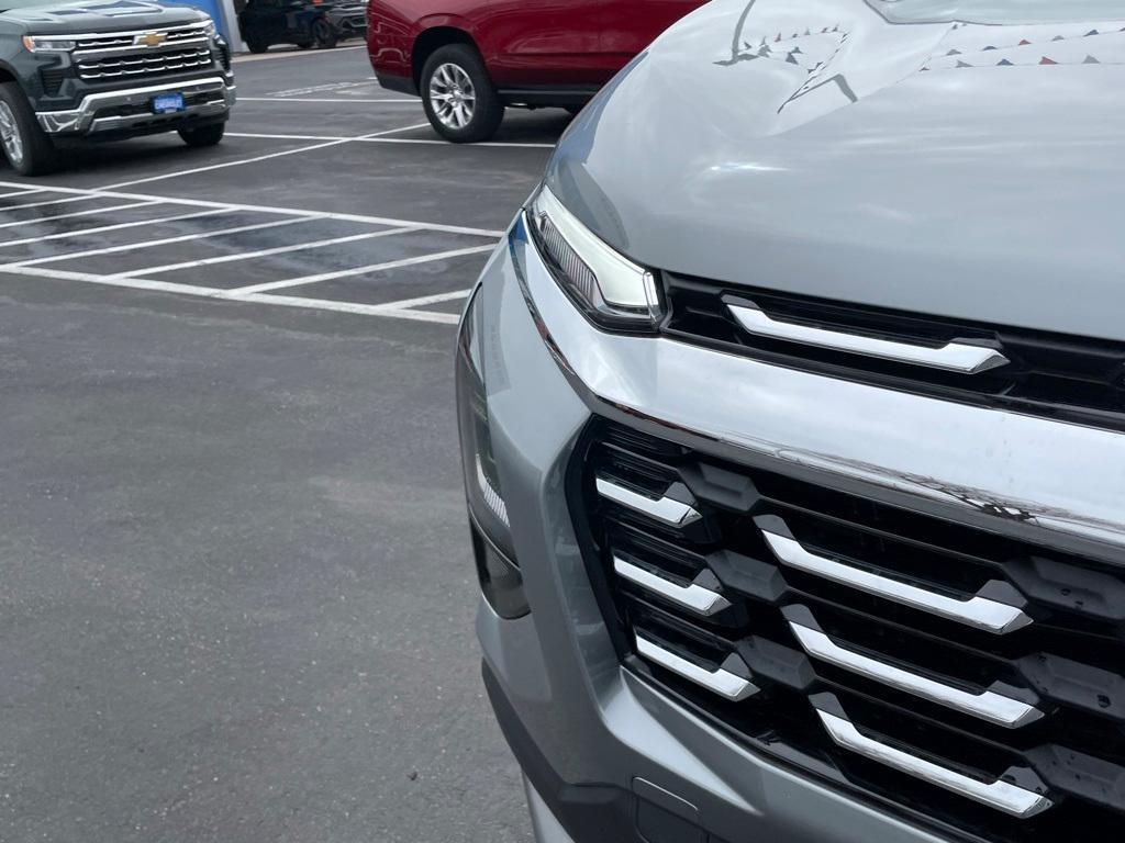 new 2025 Chevrolet Equinox car, priced at $33,090