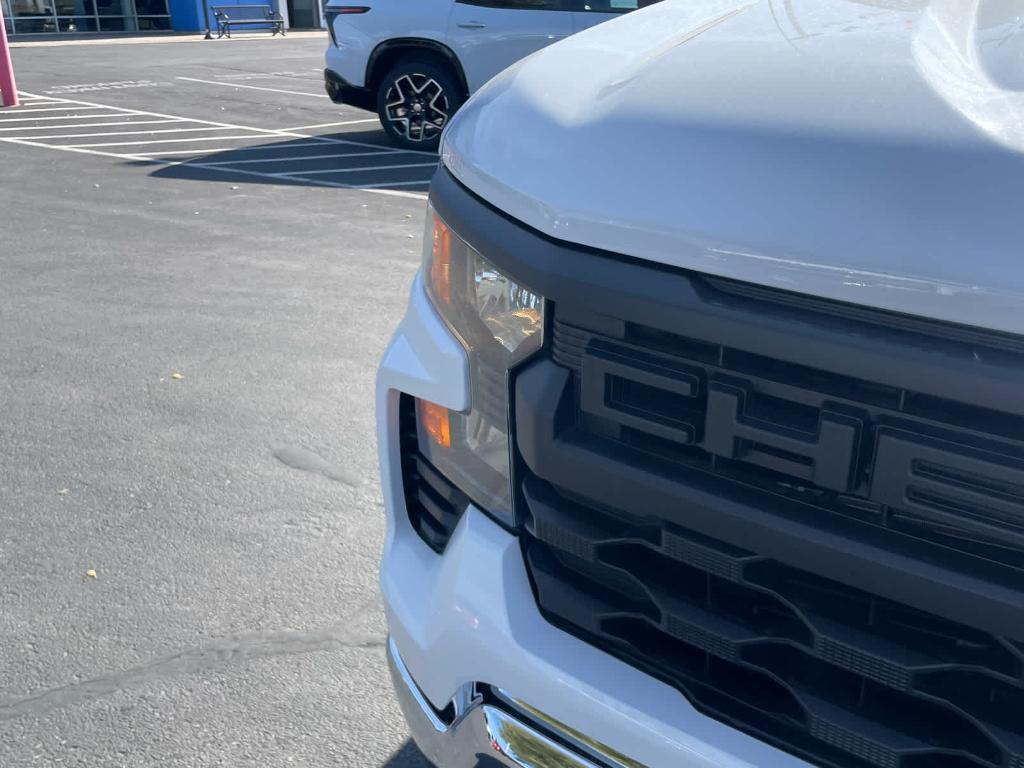 new 2026 Chevrolet Silverado 1500 car, priced at $32,900