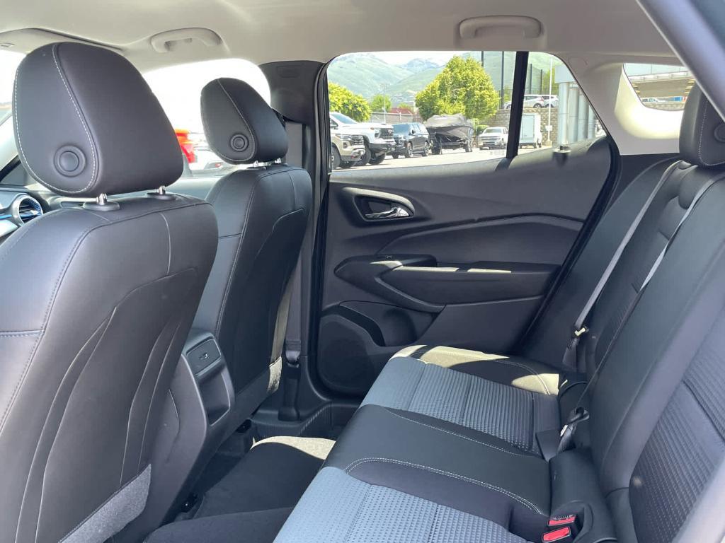 new 2025 Chevrolet Trax car