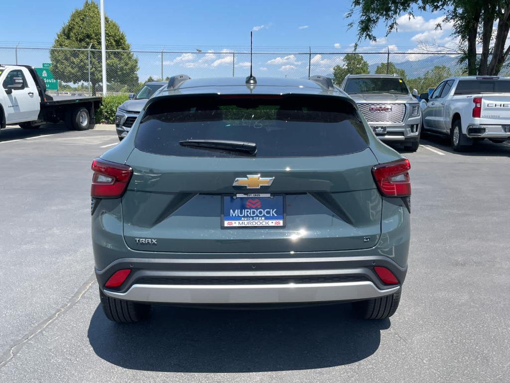 new 2025 Chevrolet Trax car