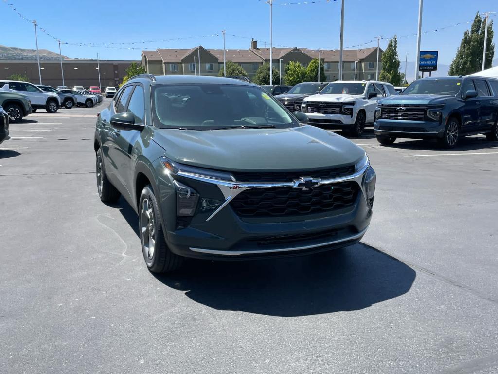 new 2025 Chevrolet Trax car, priced at $25,235