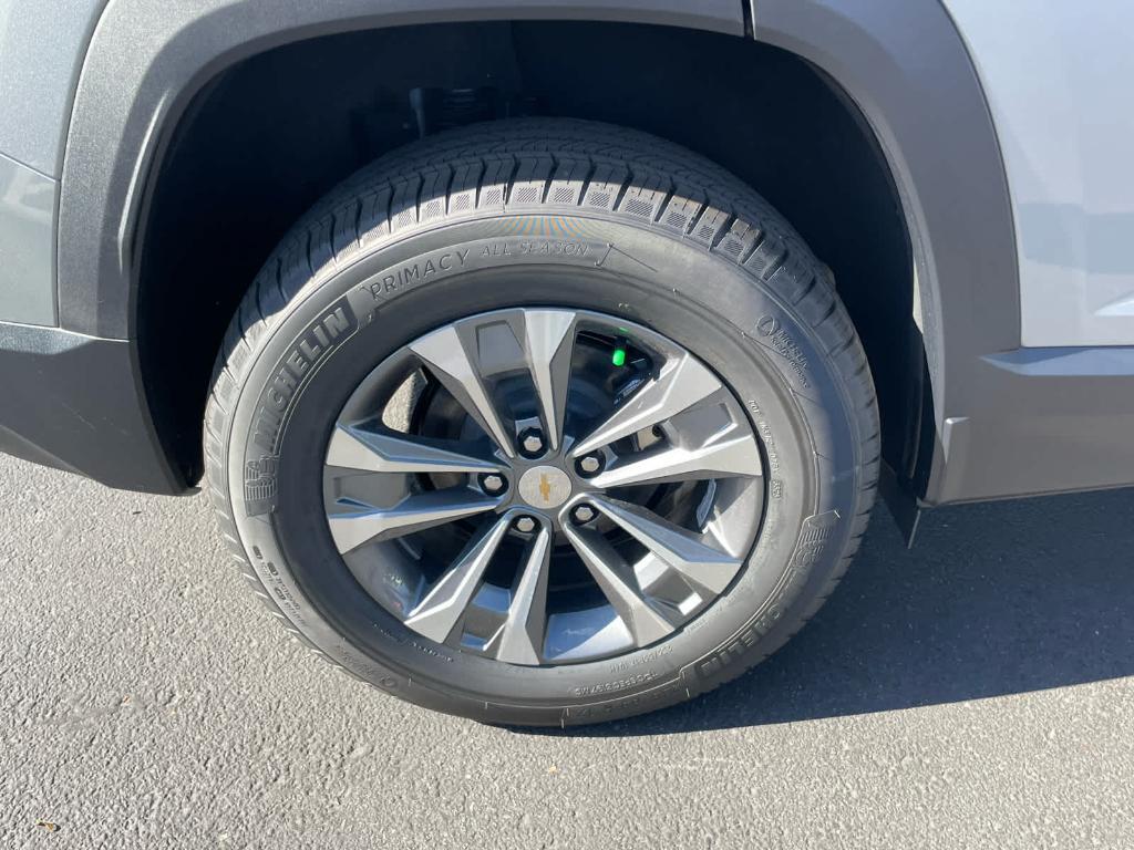 new 2026 Chevrolet Equinox car, priced at $30,495