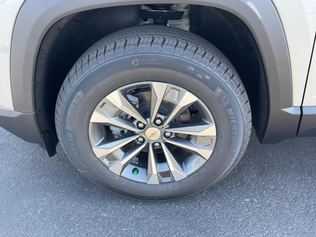 new 2026 Chevrolet Equinox car, priced at $30,495