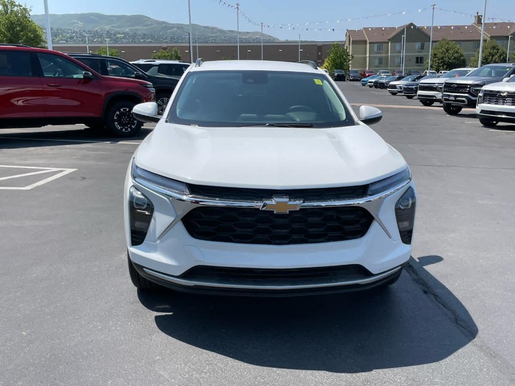 new 2025 Chevrolet Trax car, priced at $24,235