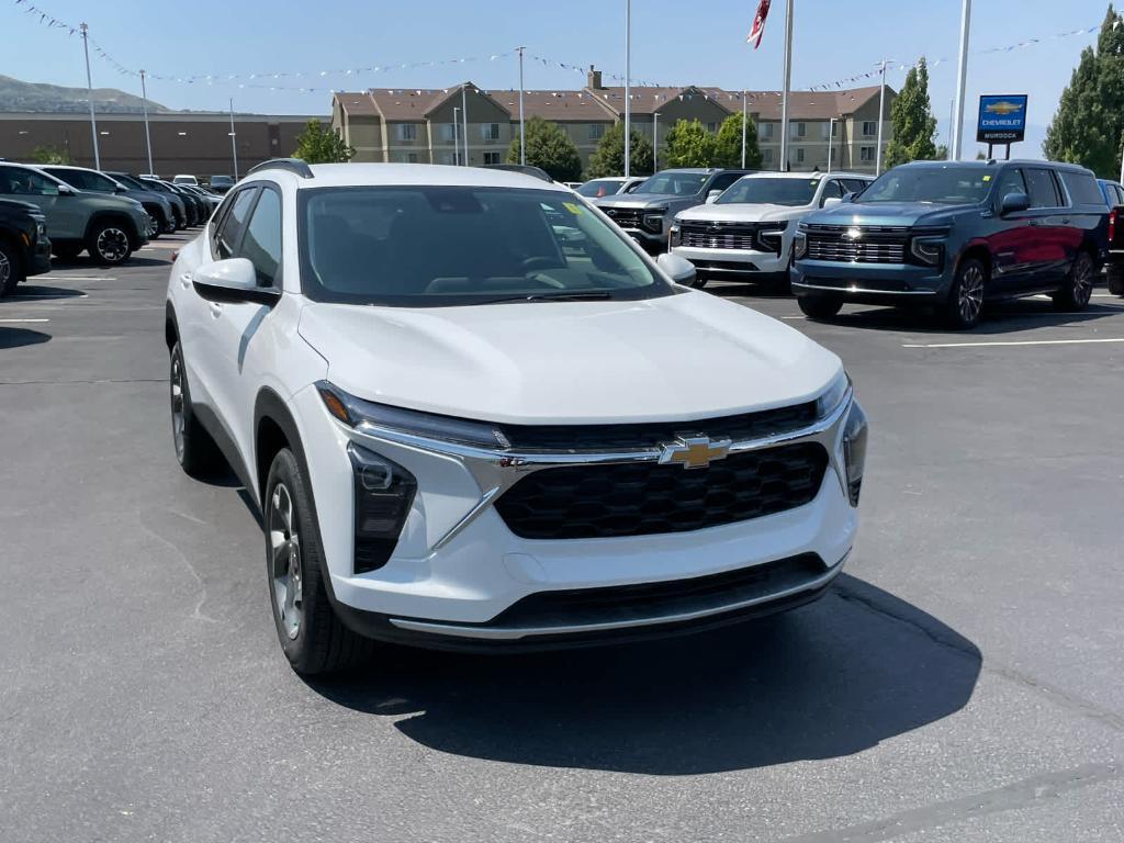 new 2025 Chevrolet Trax car, priced at $24,235