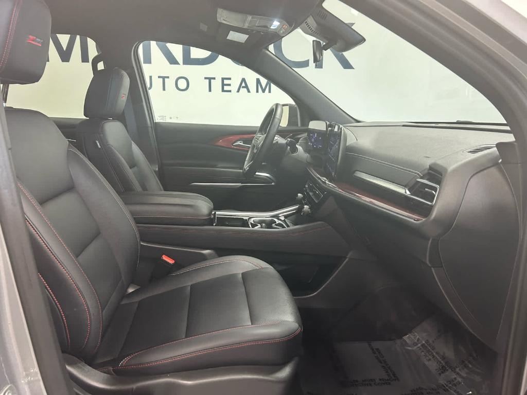used 2024 Chevrolet Traverse car, priced at $49,900