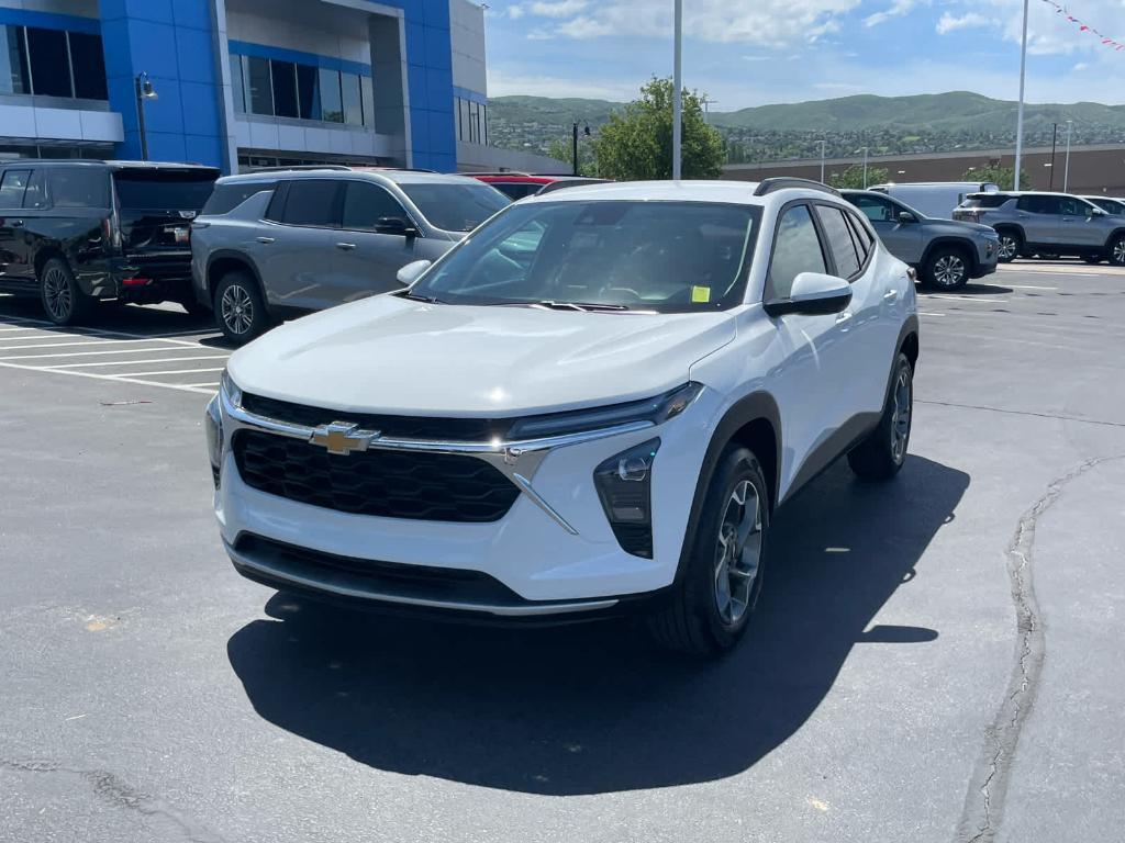 new 2025 Chevrolet Trax car, priced at $24,985