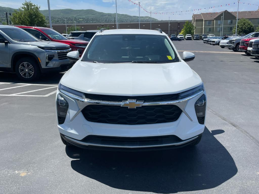 new 2025 Chevrolet Trax car, priced at $24,985