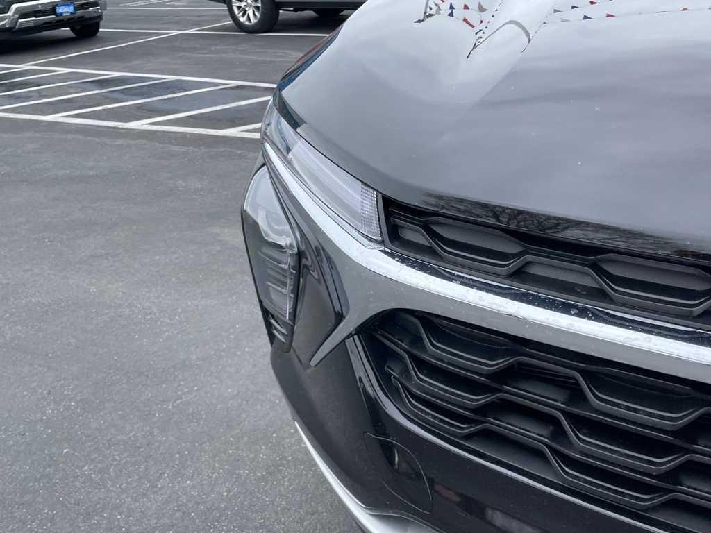 new 2025 Chevrolet Trax car, priced at $26,030