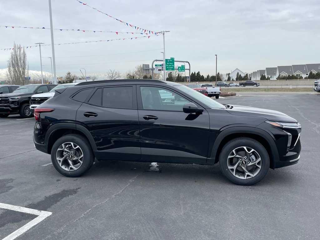 new 2025 Chevrolet Trax car, priced at $26,030