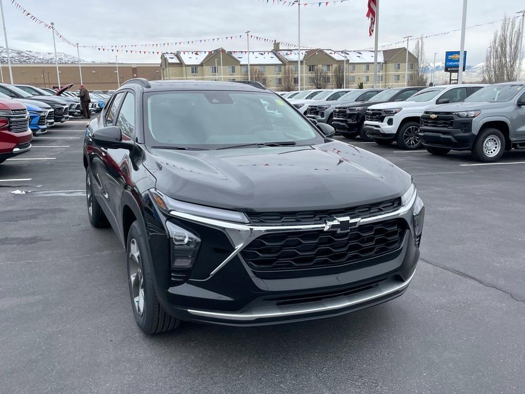 new 2025 Chevrolet Trax car, priced at $26,530