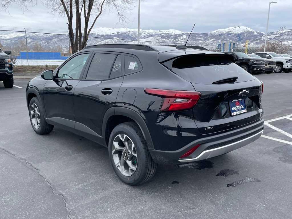 new 2025 Chevrolet Trax car, priced at $26,030