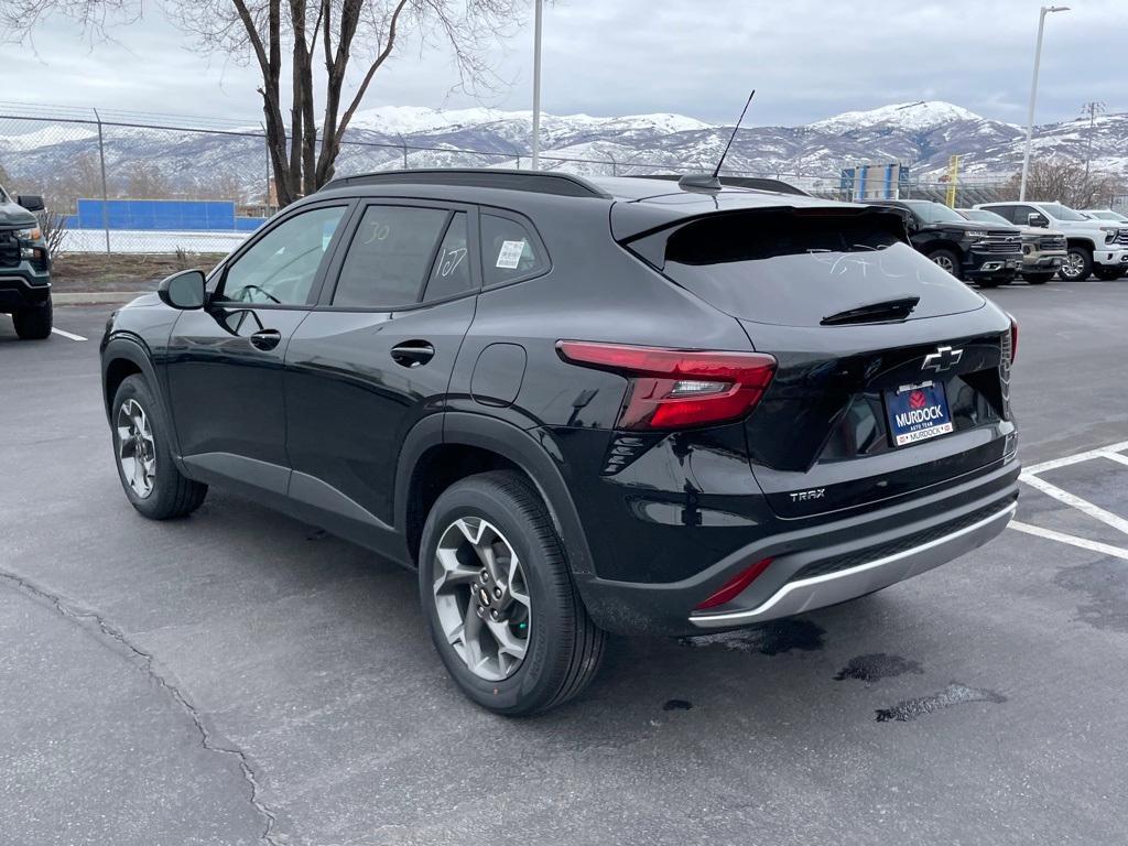 new 2025 Chevrolet Trax car, priced at $26,530