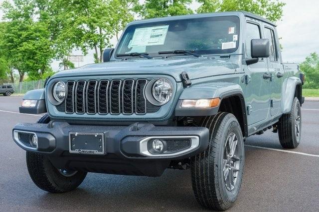new 2025 Jeep Gladiator car, priced at $45,358
