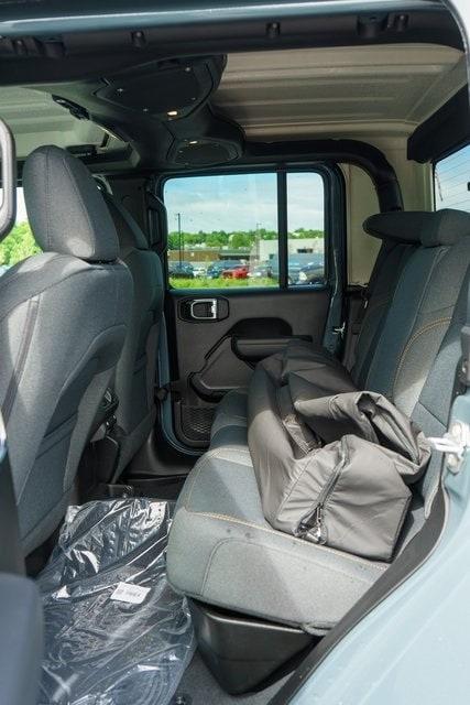 new 2025 Jeep Gladiator car, priced at $45,358