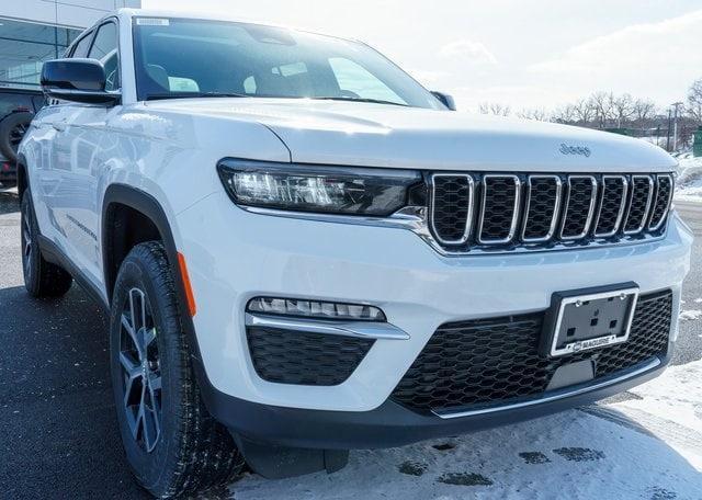 new 2025 Jeep Grand Cherokee car, priced at $46,215