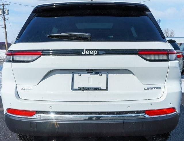 new 2025 Jeep Grand Cherokee car, priced at $46,215