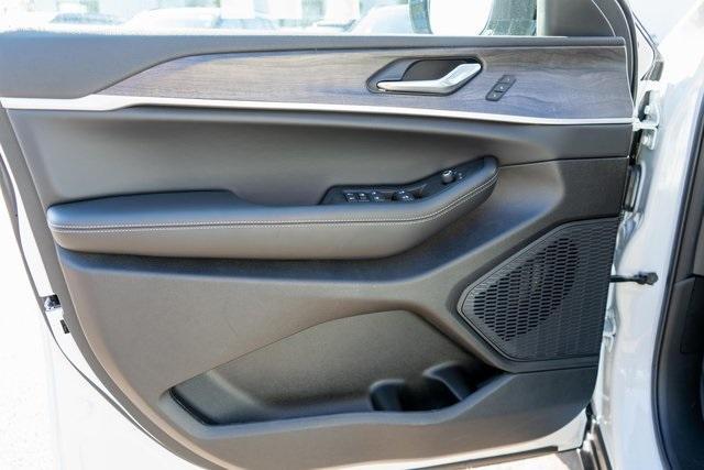 new 2025 Jeep Grand Cherokee L car, priced at $45,999