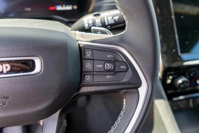 new 2025 Jeep Grand Cherokee car, priced at $40,738