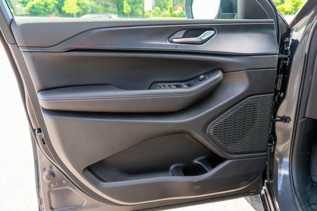 new 2025 Jeep Grand Cherokee car, priced at $40,738