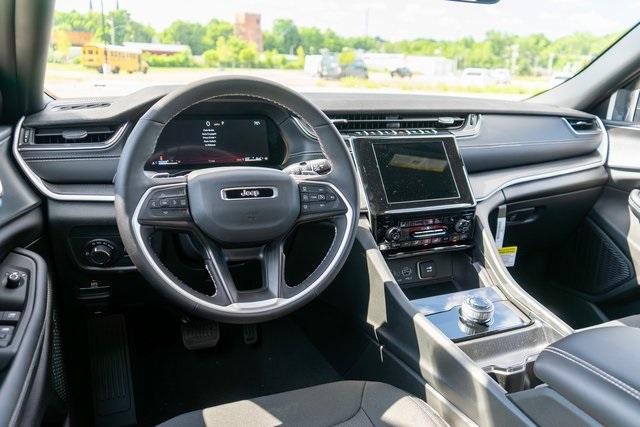 new 2025 Jeep Grand Cherokee car, priced at $40,738