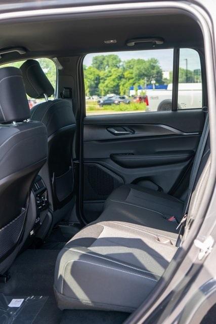 new 2025 Jeep Grand Cherokee car, priced at $40,738