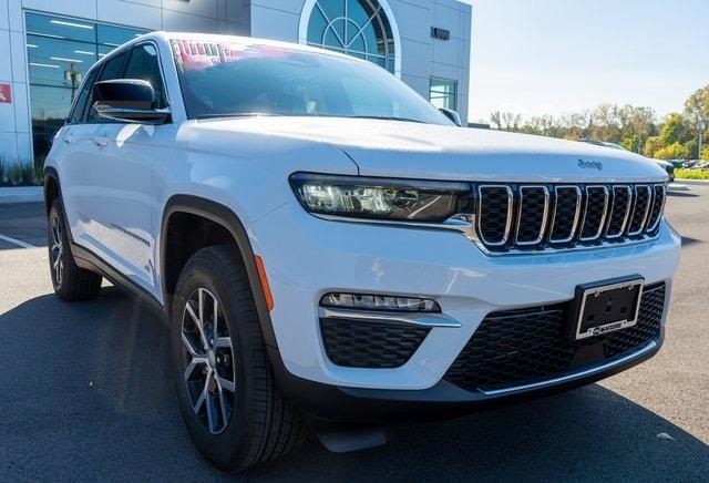 new 2025 Jeep Grand Cherokee car, priced at $45,999