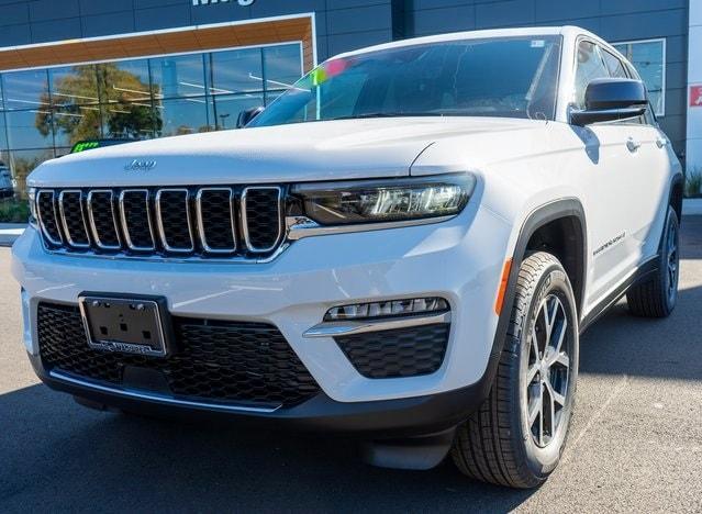 new 2025 Jeep Grand Cherokee car, priced at $45,999