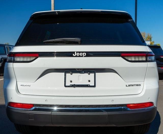 new 2025 Jeep Grand Cherokee car, priced at $45,999