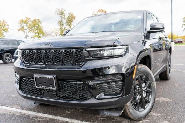 new 2025 Jeep Grand Cherokee car, priced at $41,749