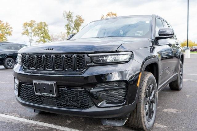 new 2025 Jeep Grand Cherokee car, priced at $41,749