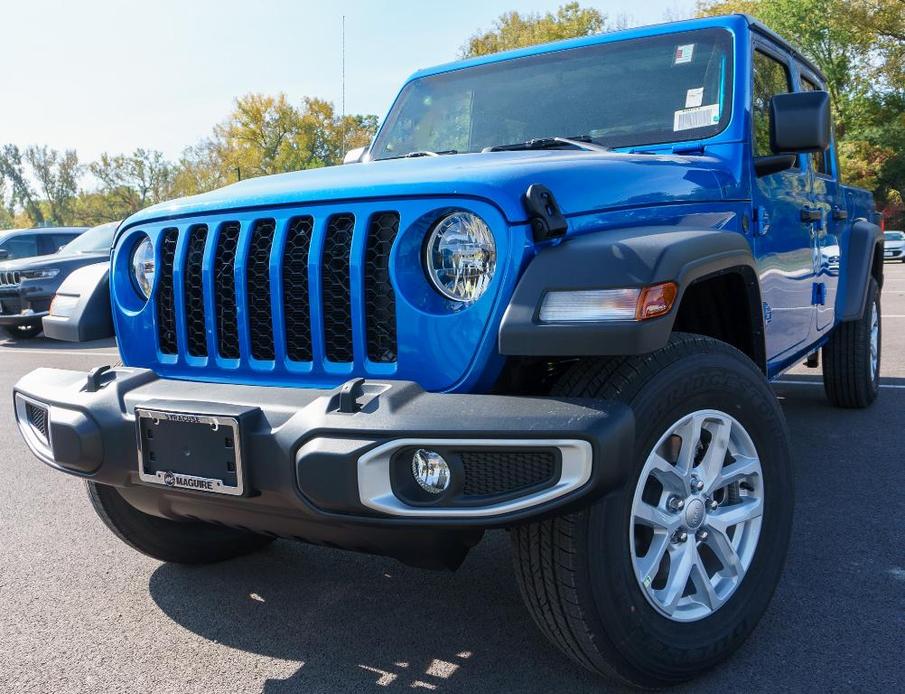 new 2023 Jeep Gladiator car, priced at $50,532