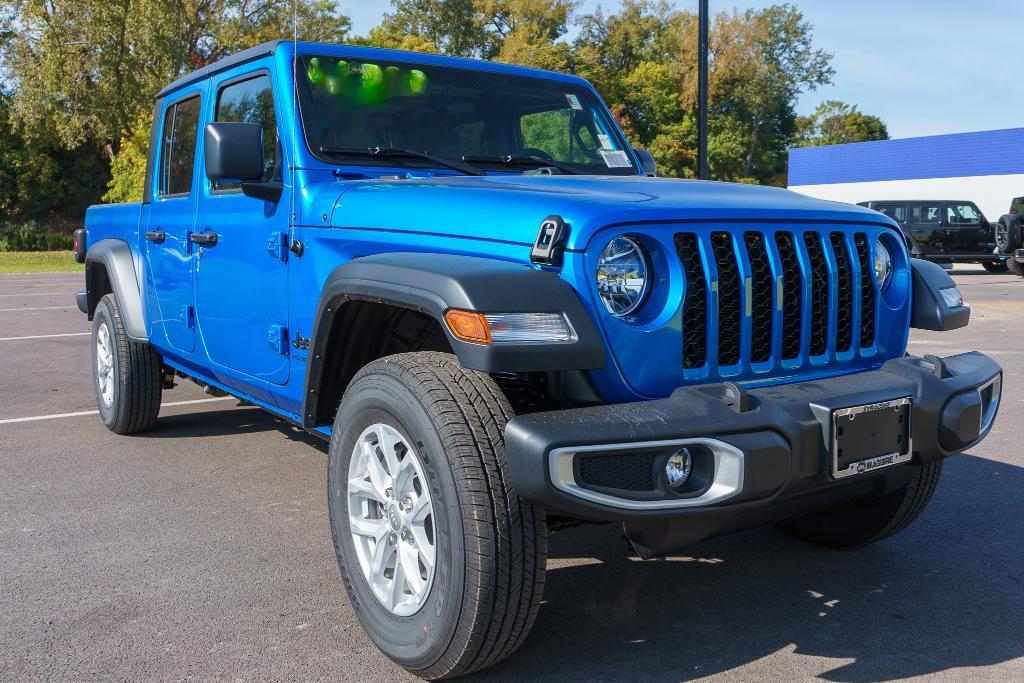 new 2023 Jeep Gladiator car, priced at $50,532