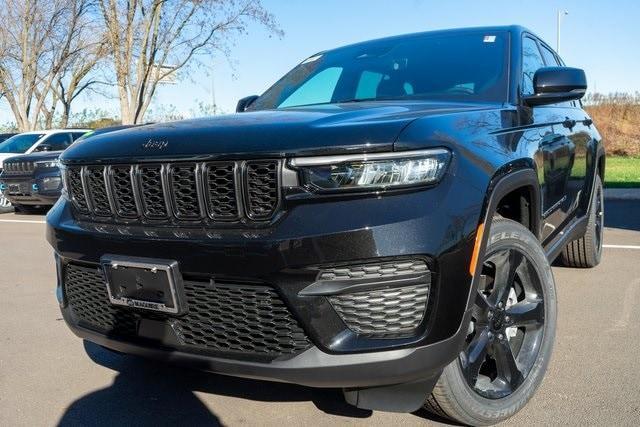 new 2025 Jeep Grand Cherokee car, priced at $44,867