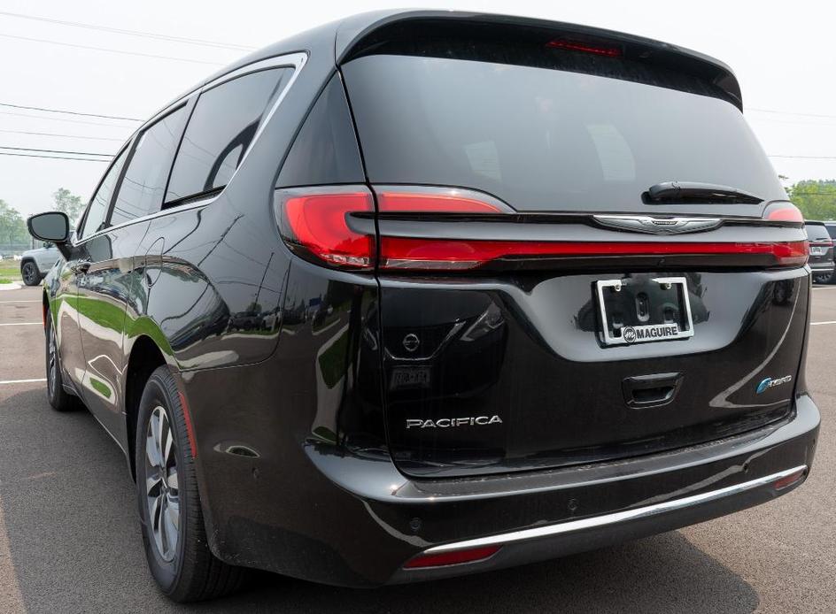 new 2023 Chrysler Pacifica Hybrid car, priced at $39,499