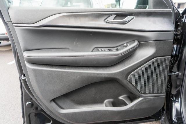 new 2025 Jeep Grand Cherokee L car, priced at $42,999